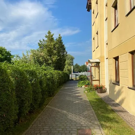 Invikta Garden Apartment With Private Parking *