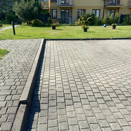 Invikta Garden Apartment With Private Parking דירה סופוט