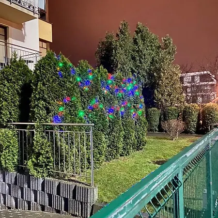 Invikta Garden Apartment With Private Parking Daire
